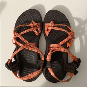 Coral Chacos